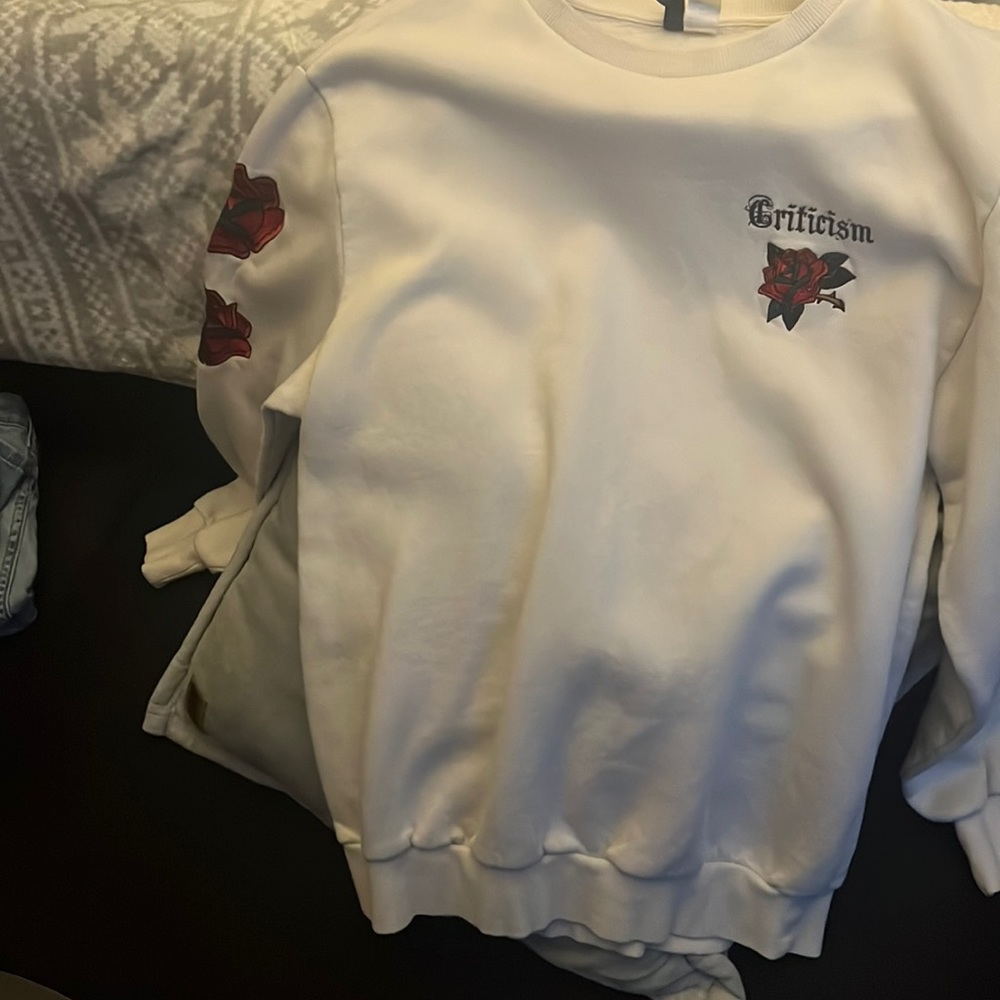 H&M criticism sweater, size S, Very Comfortable